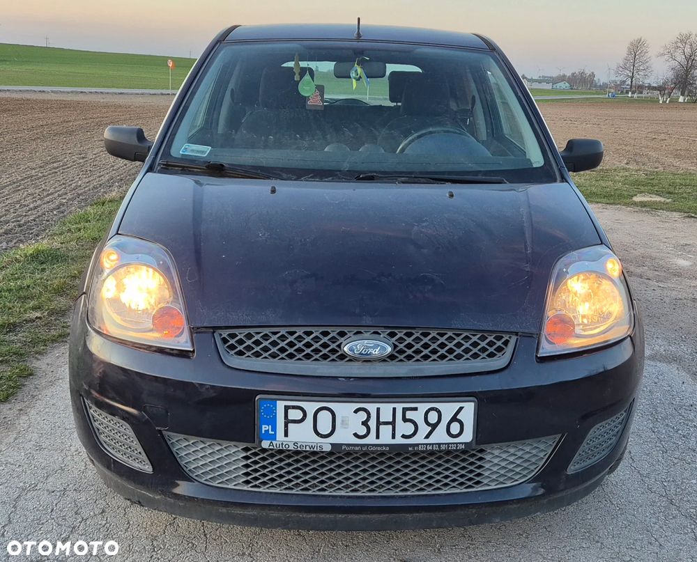 Ford Fiesta 1.3 Ambiente - 2