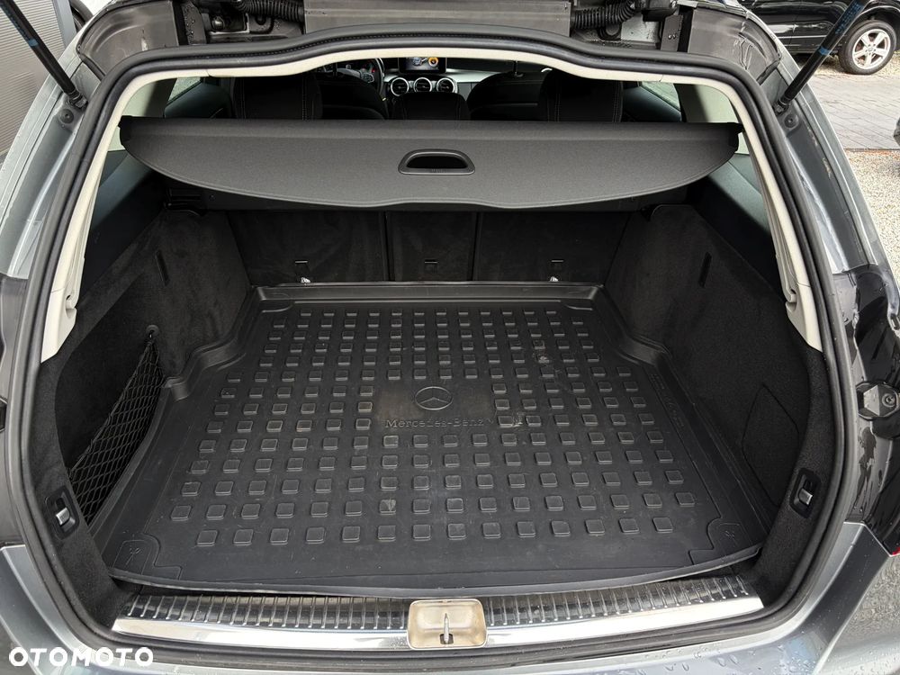 Mercedes-Benz Klasa C 200 9G-TRONIC - 38