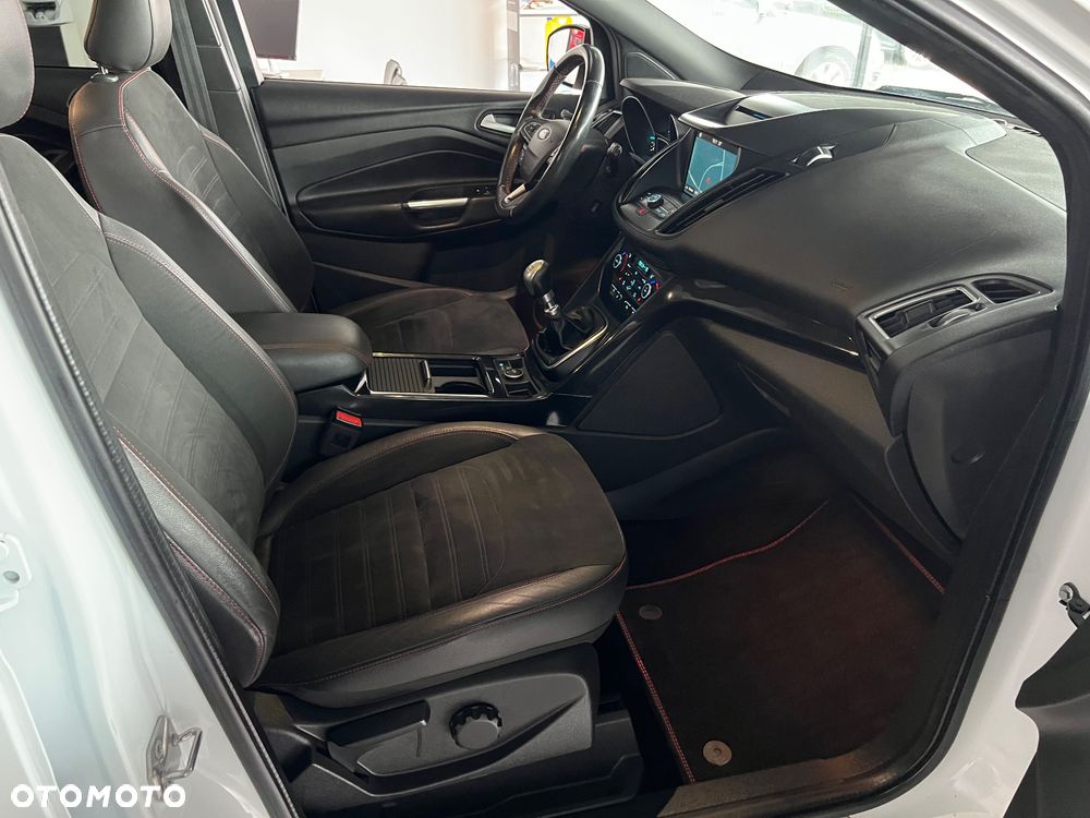 Ford Kuga 2.0 TDCi 4x2 ST-Line - 36