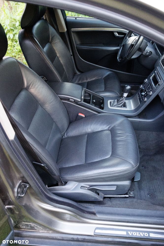 Volvo XC 70 2.4D AWD Momentum - 35