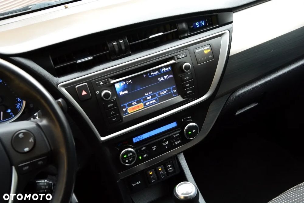 Toyota Auris 1.6 Premium Comfort - 9