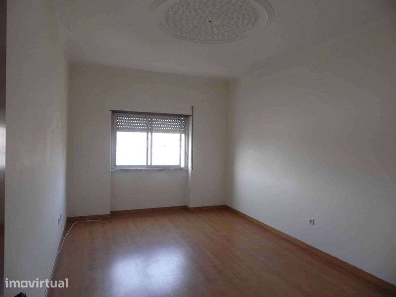 Apartamento T2 para Arrendamento em Vale de Figueira - Grande imagem: 5/8