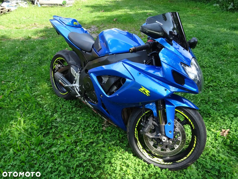 Suzuki GSX-R - 25