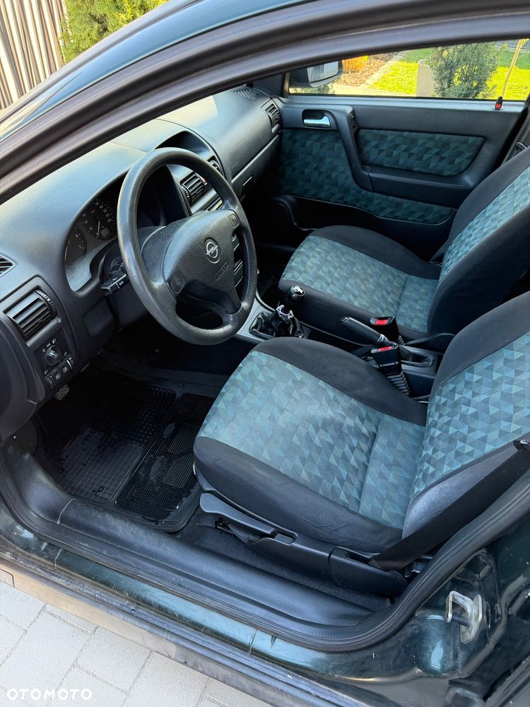 Opel Astra - 16