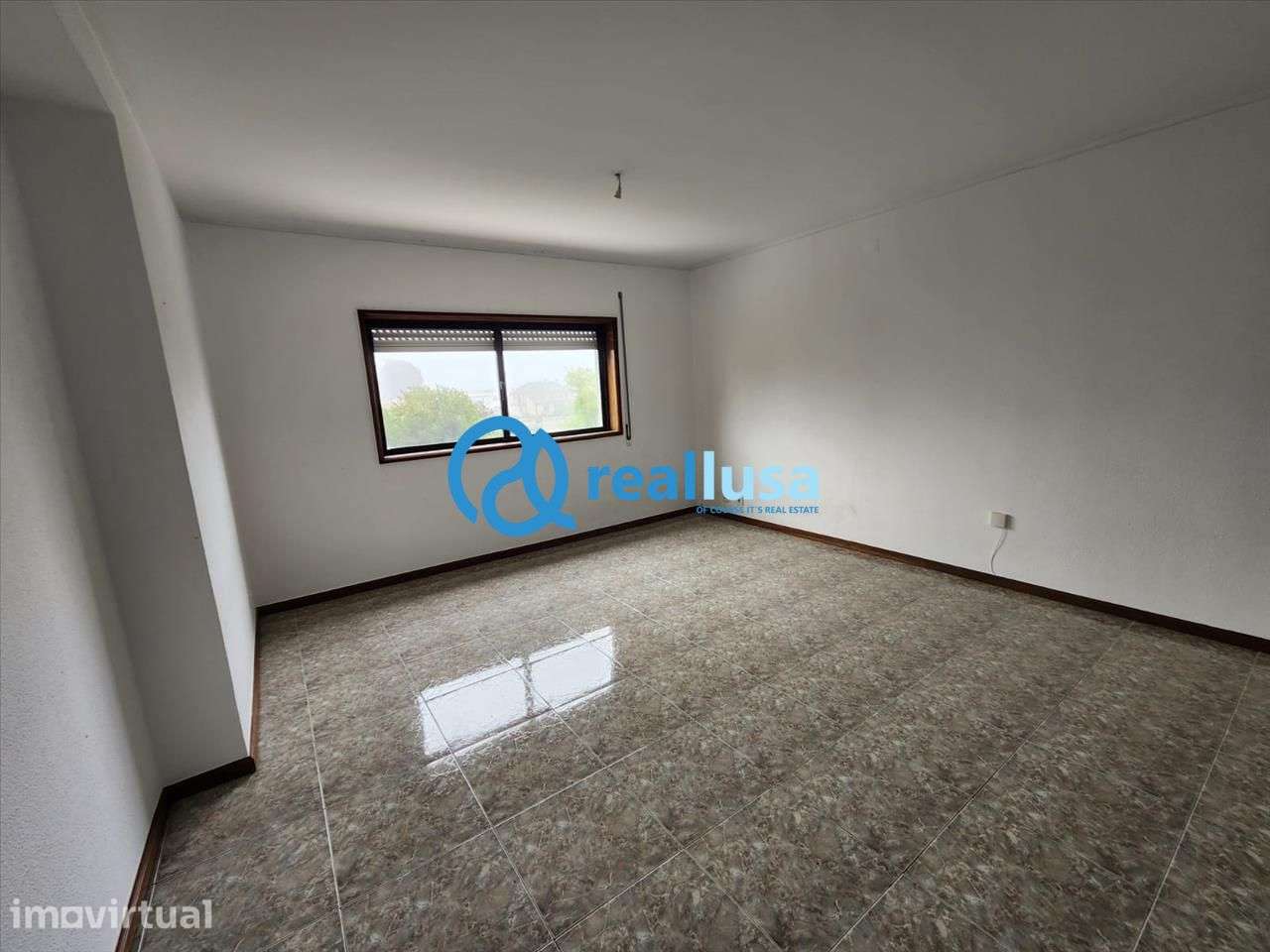 Apartamento T2 c/ garagem Vilar do Paraíso Vila Nova de Gaia - Grande imagem: 3/17