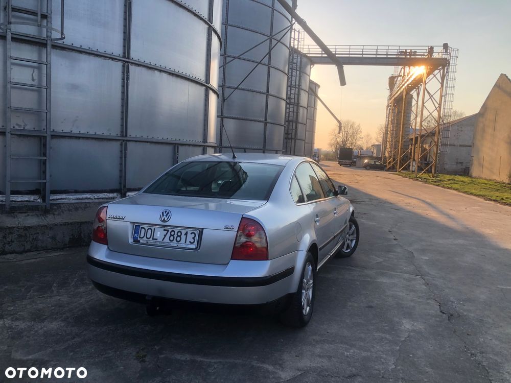 Volkswagen Passat - 4