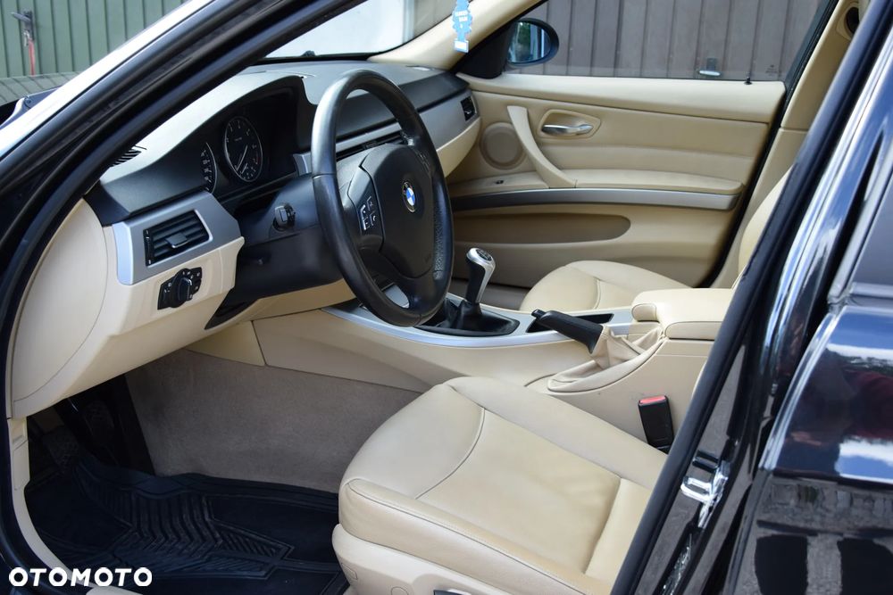 BMW Seria 3 320i - 18