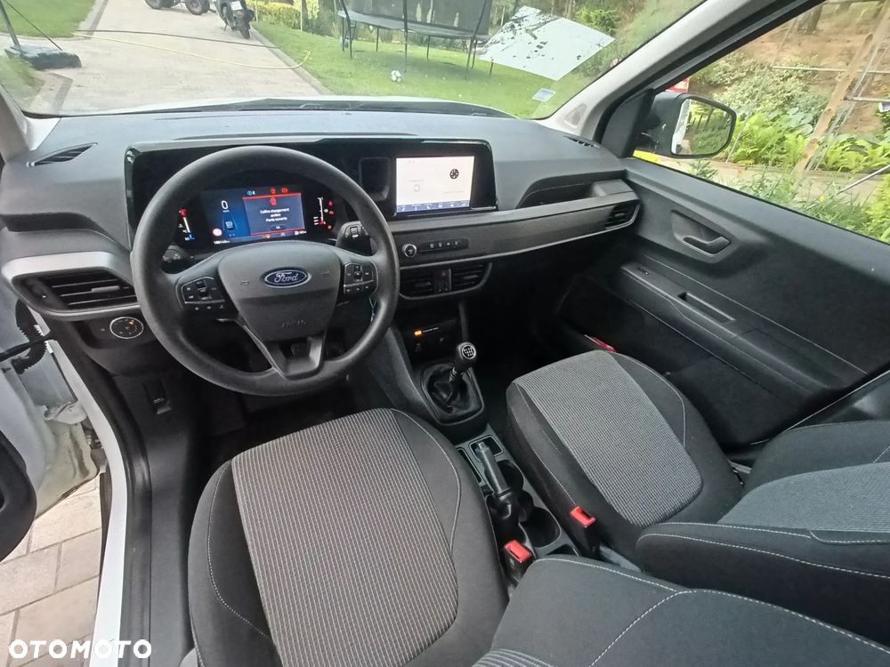 Ford Transit Courier - 12