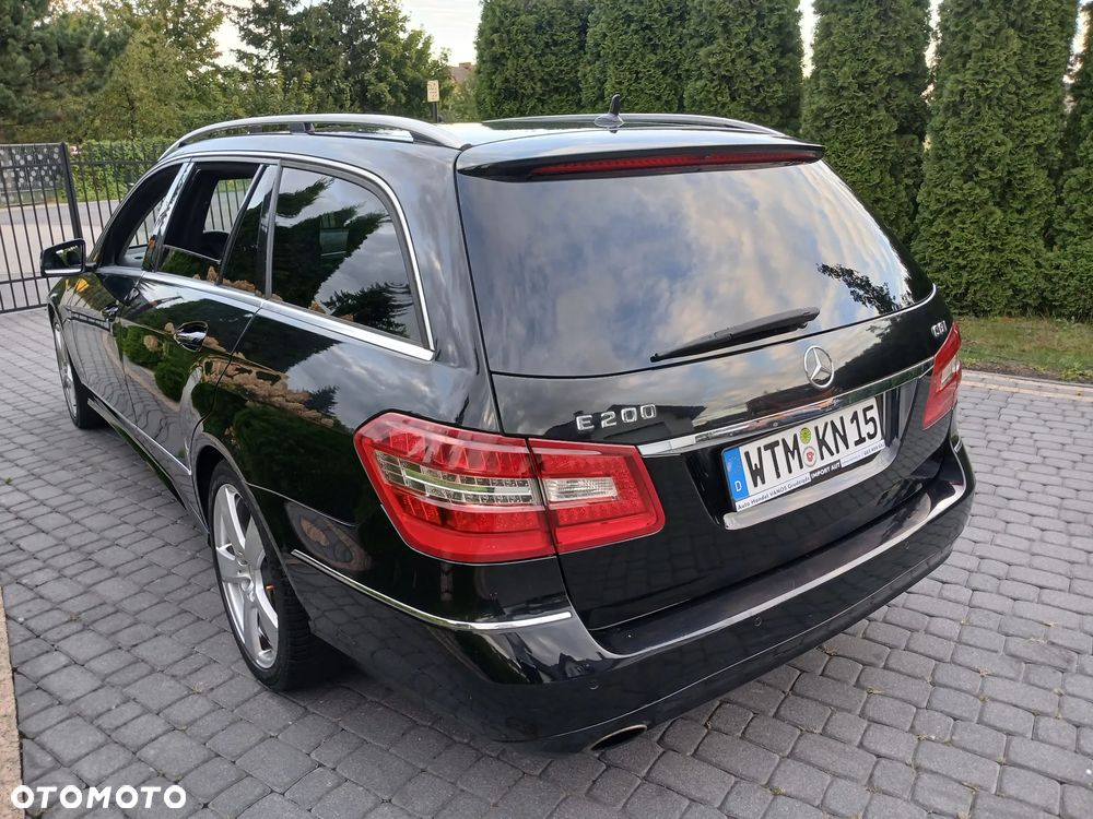 Mercedes-Benz Klasa E 200 T CGI BlueEFFICIENCY Automatik - 15