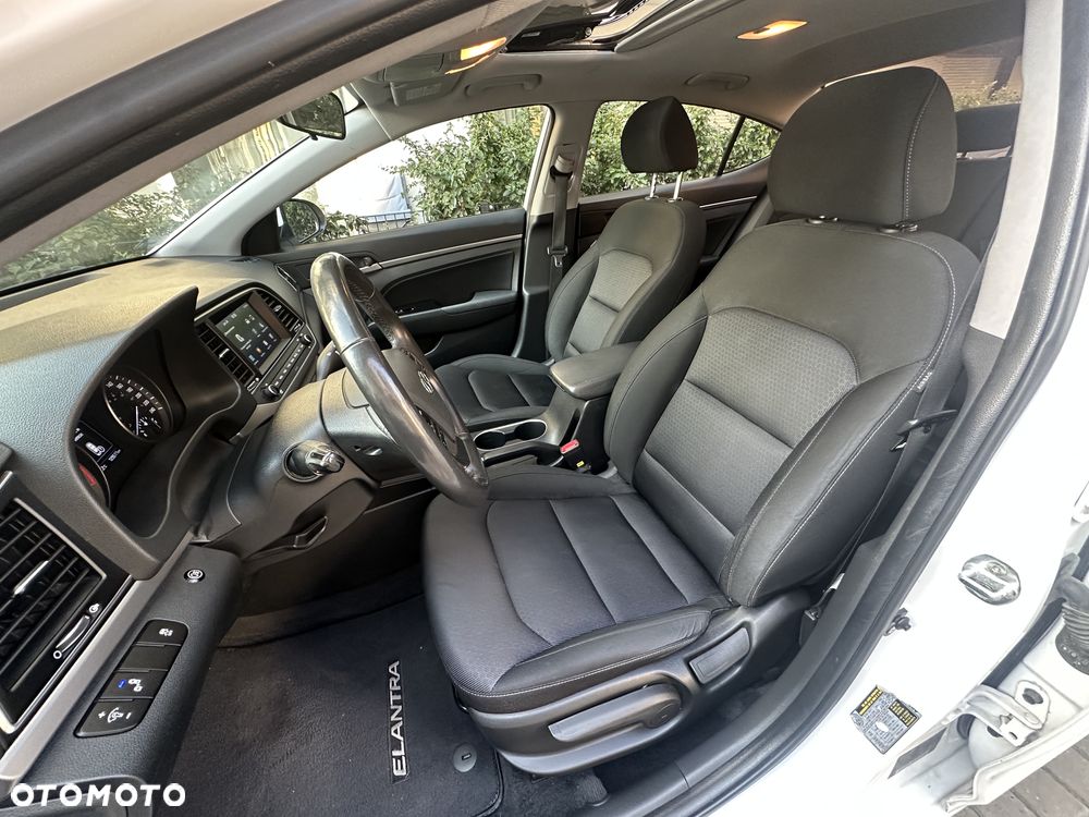 Hyundai Elantra - 15