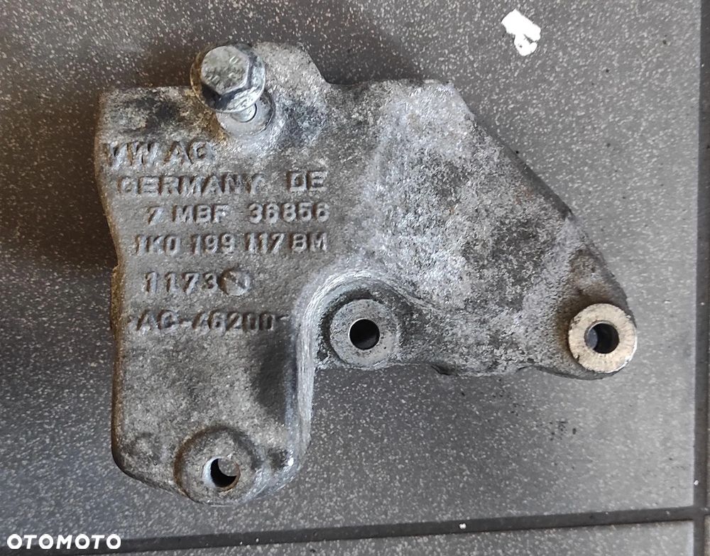 łapa wspornik mocowanie skrzyni Vw Skoda 1.9 TDI 1K0199117BM - 1