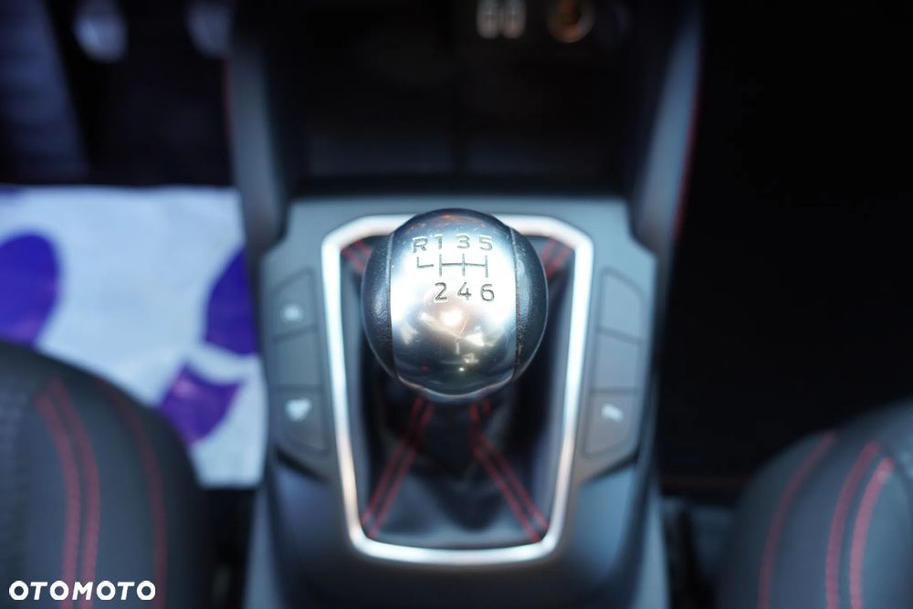 Ford Kuga 1.5 EcoBoost ST-LINE - 35