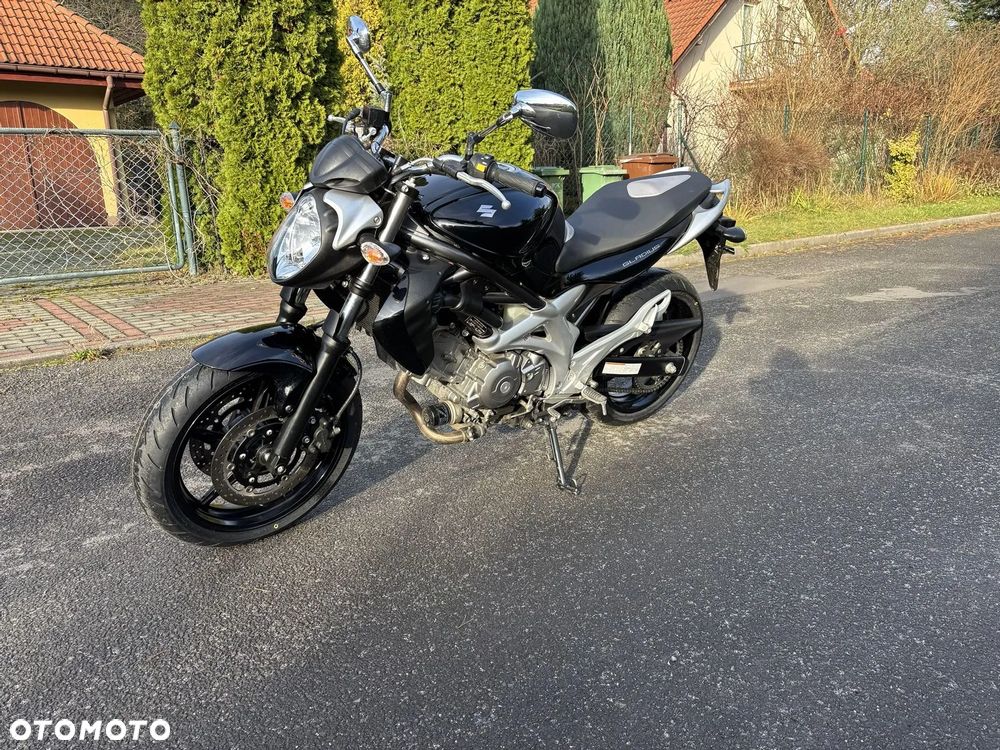 Suzuki Gladius - 2