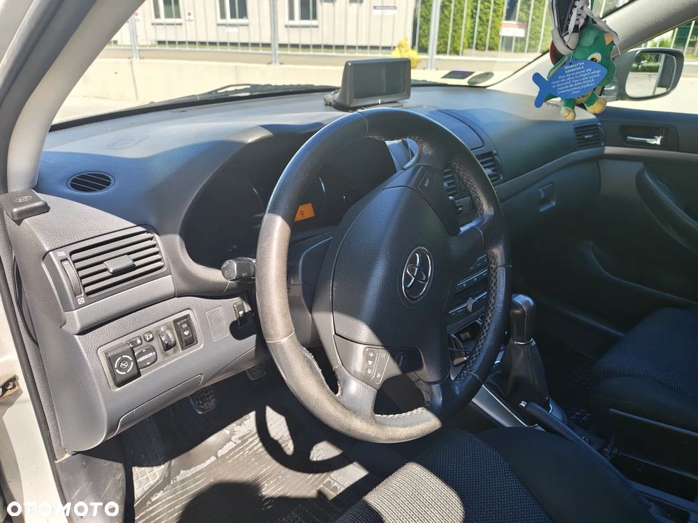 Toyota Avensis 1.8 VVT-i Sol - 9
