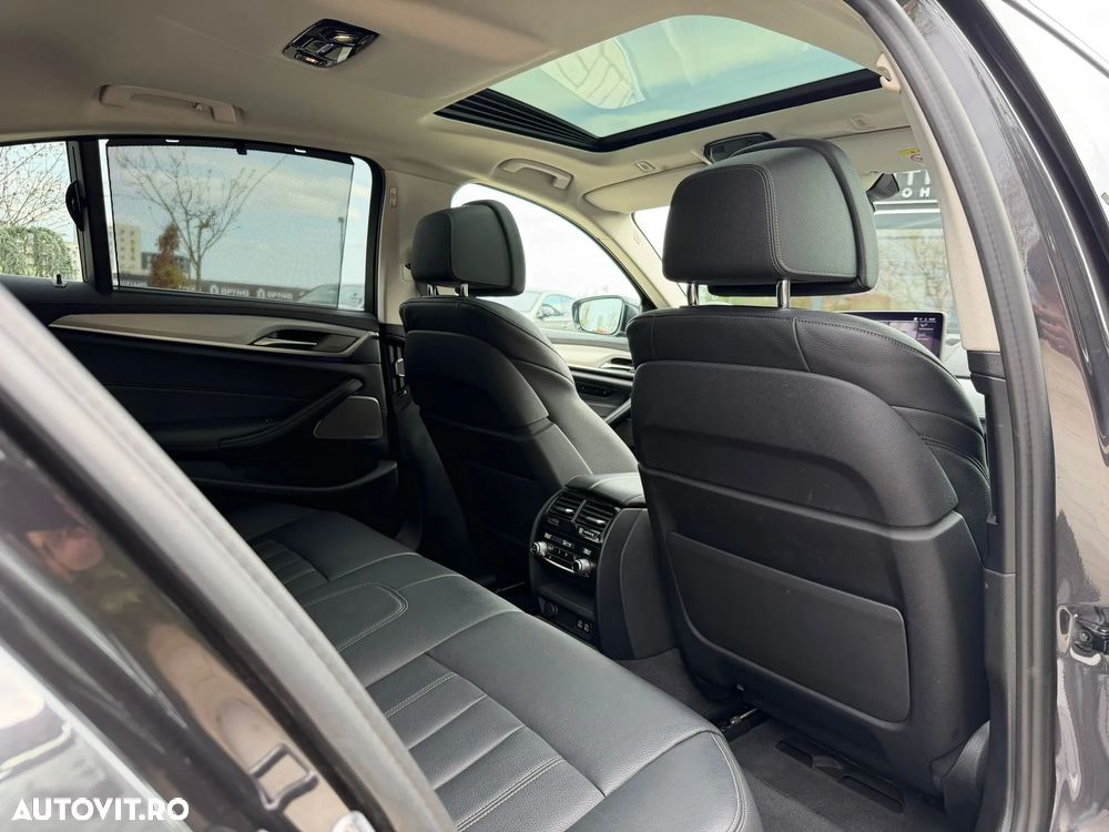 BMW Seria 5 530d xDrive AT MHEV - 14