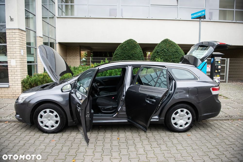 Toyota Avensis 1.8 Premium - 9