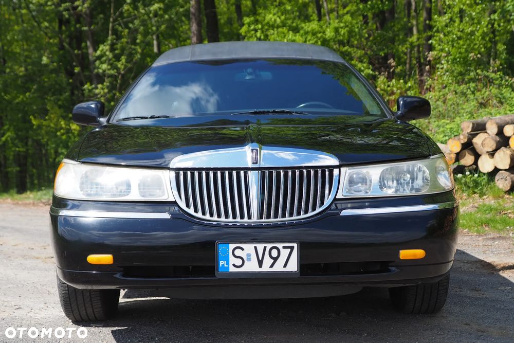Lincoln Town Car - 8