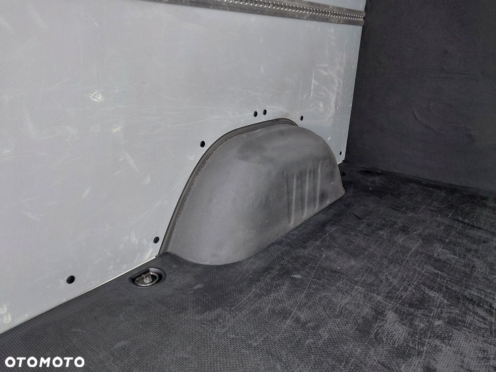 Mercedes-Benz Sprinter - 25