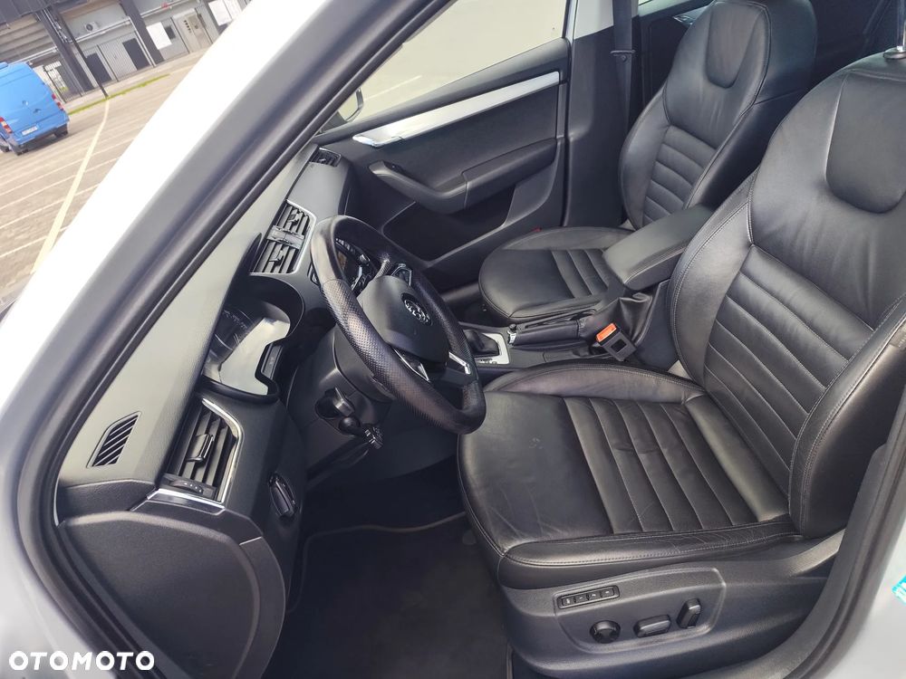 Skoda Octavia 2.0 TDI (Green tec) 4x4 DSG RS - 9