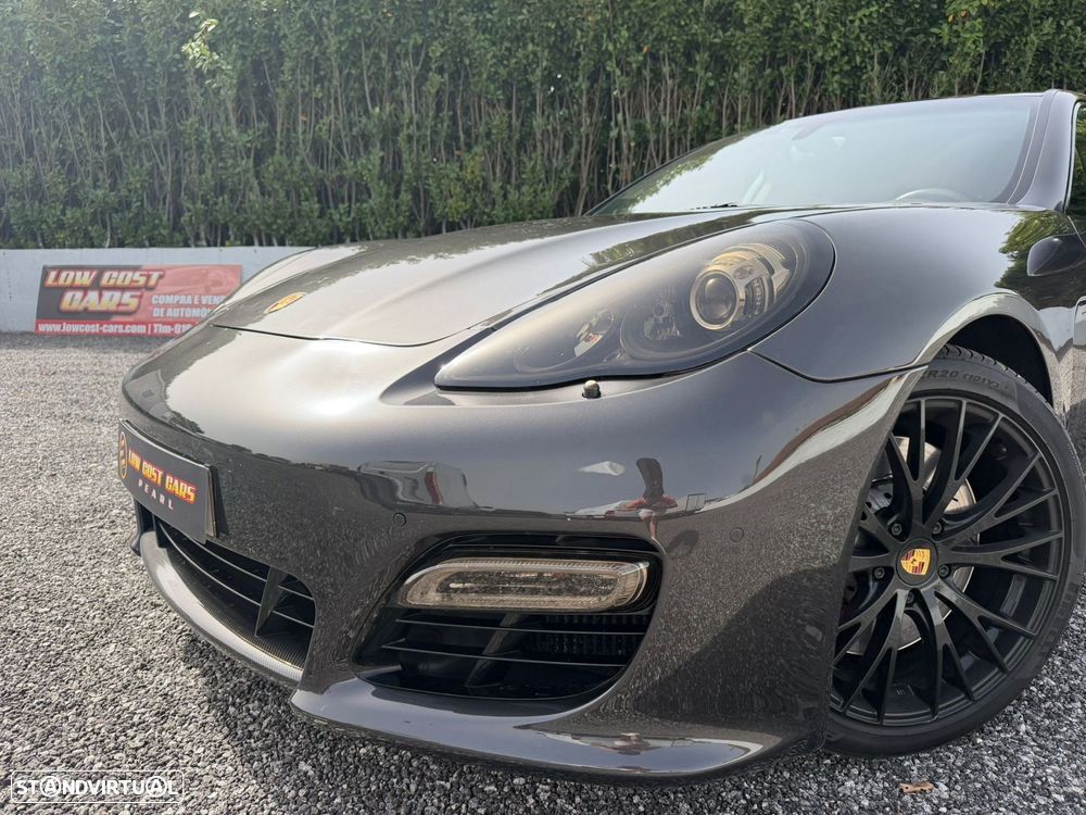 Porsche Panamera Turbo PDK - 19
