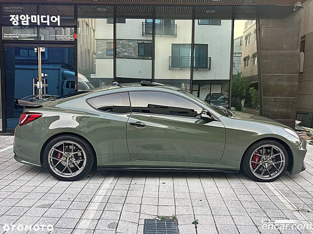 Hyundai Genesis Coupe - 13