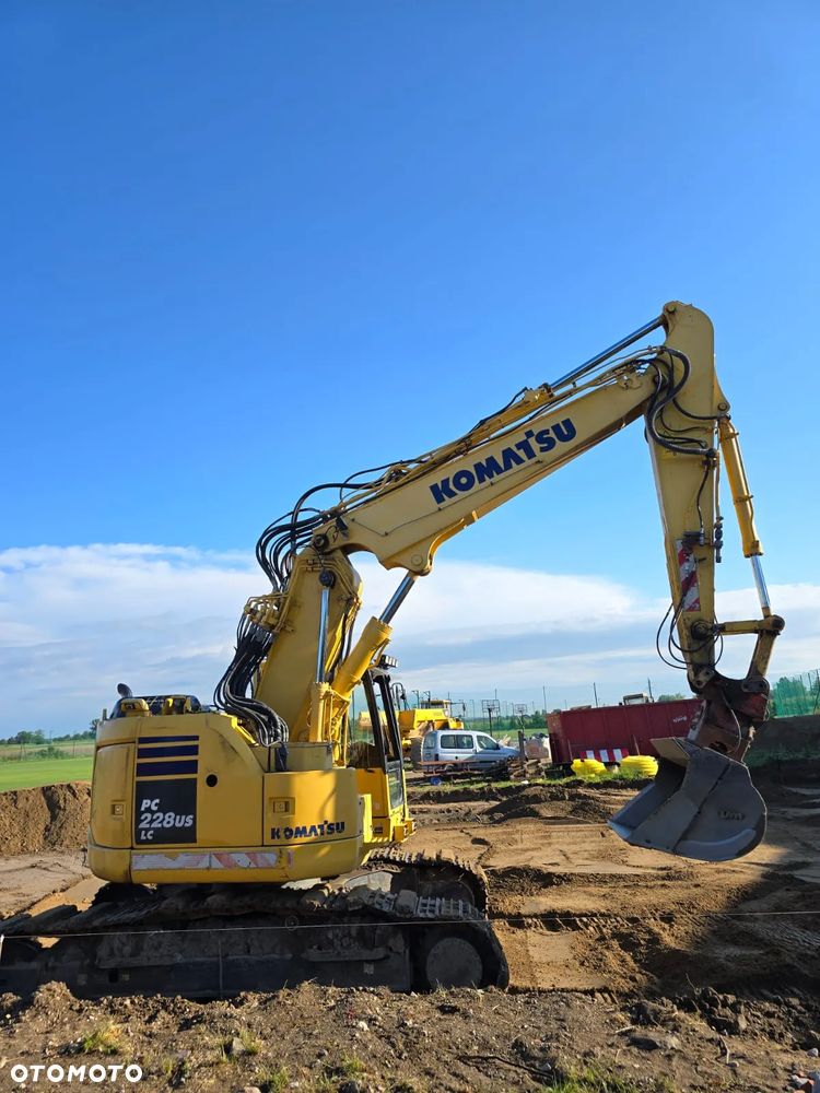 Komatsu PC228-10 - 9