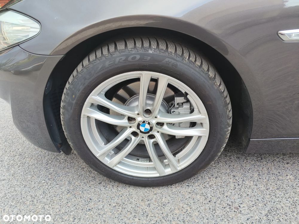 BMW Seria 5 523i Sport-Aut - 33