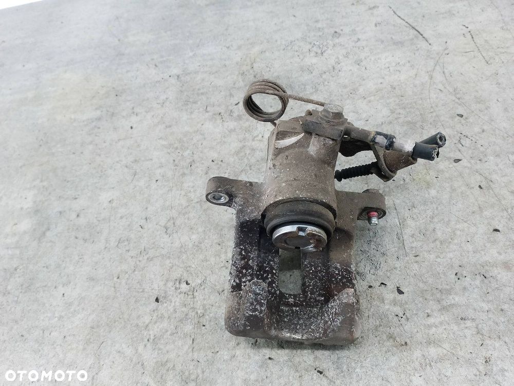 ZACISK HAMULCOWY LEWY TYŁ VW PASSAT B5 FL HART 1.9 TDI - 2