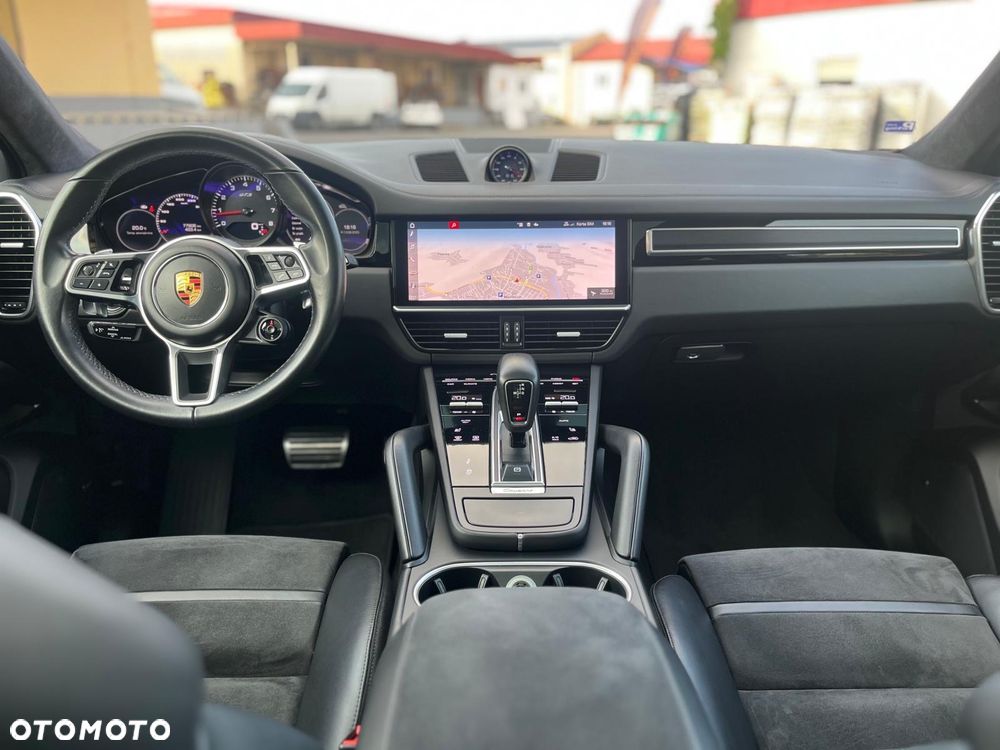 Porsche Cayenne Coupe GTS - 22