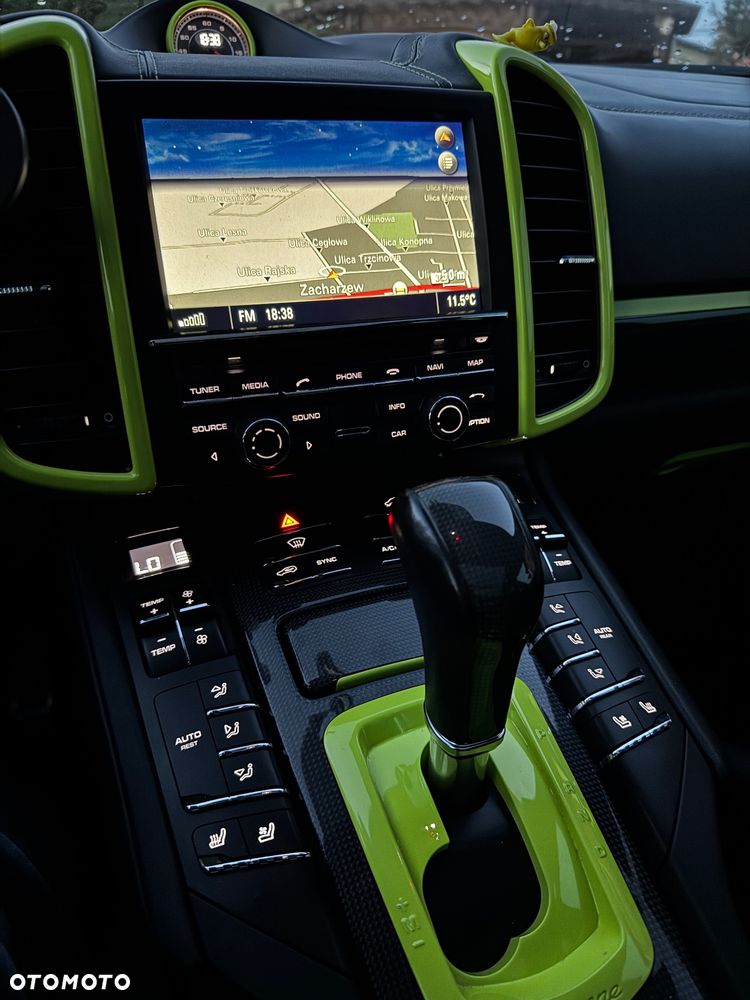 Porsche Cayenne S Diesel Platinum Edition - 23