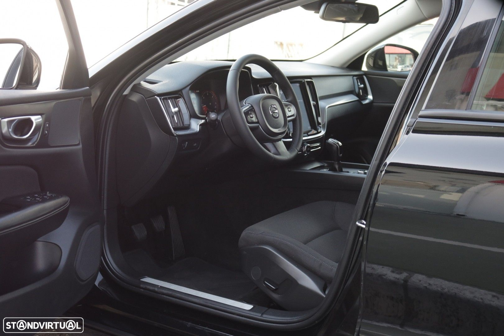 Volvo V60 2.0 D3 Momentum Core - 18