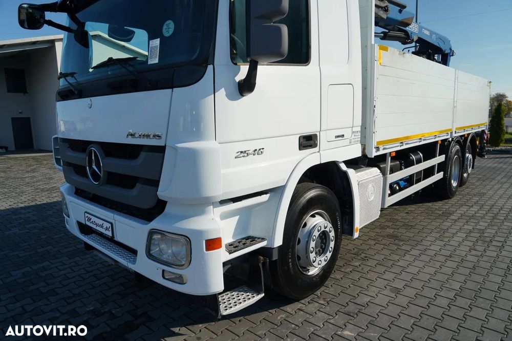 Mercedes-Benz ACTROS 2548 / 6x2 / ÎNĂLȚIME - 6,5 M / PUNTE RELAXABILĂ / TRANSMISIE FASSI / ATINGERE: 10,85 M / PRIMUL SCAUN SPATE / ROTATOARE / FURCĂ PENTRU PALEȚI - 14
