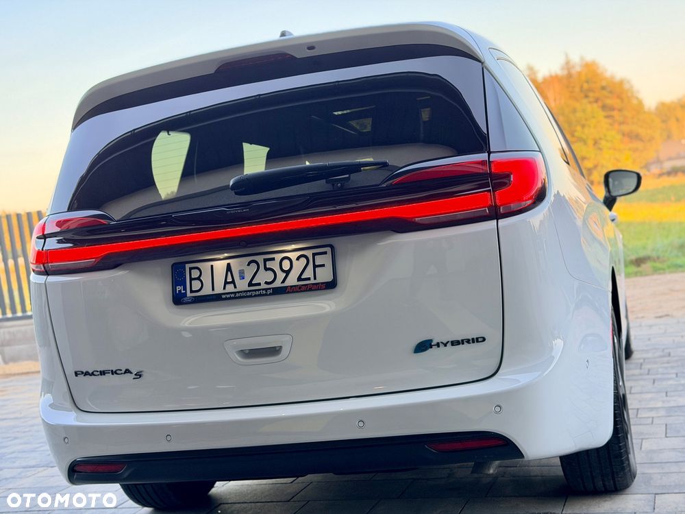 Chrysler Pacifica - 10
