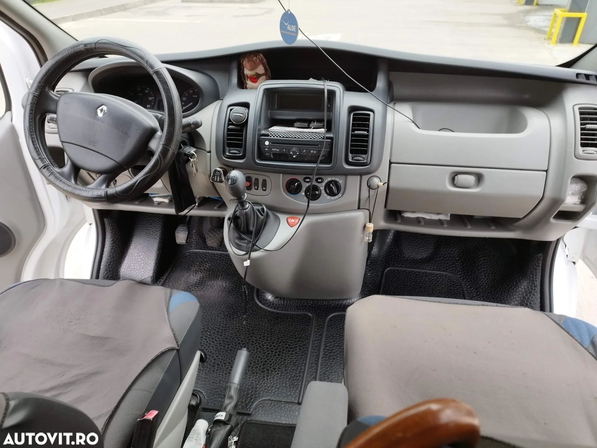 Renault TRAFIC - 1