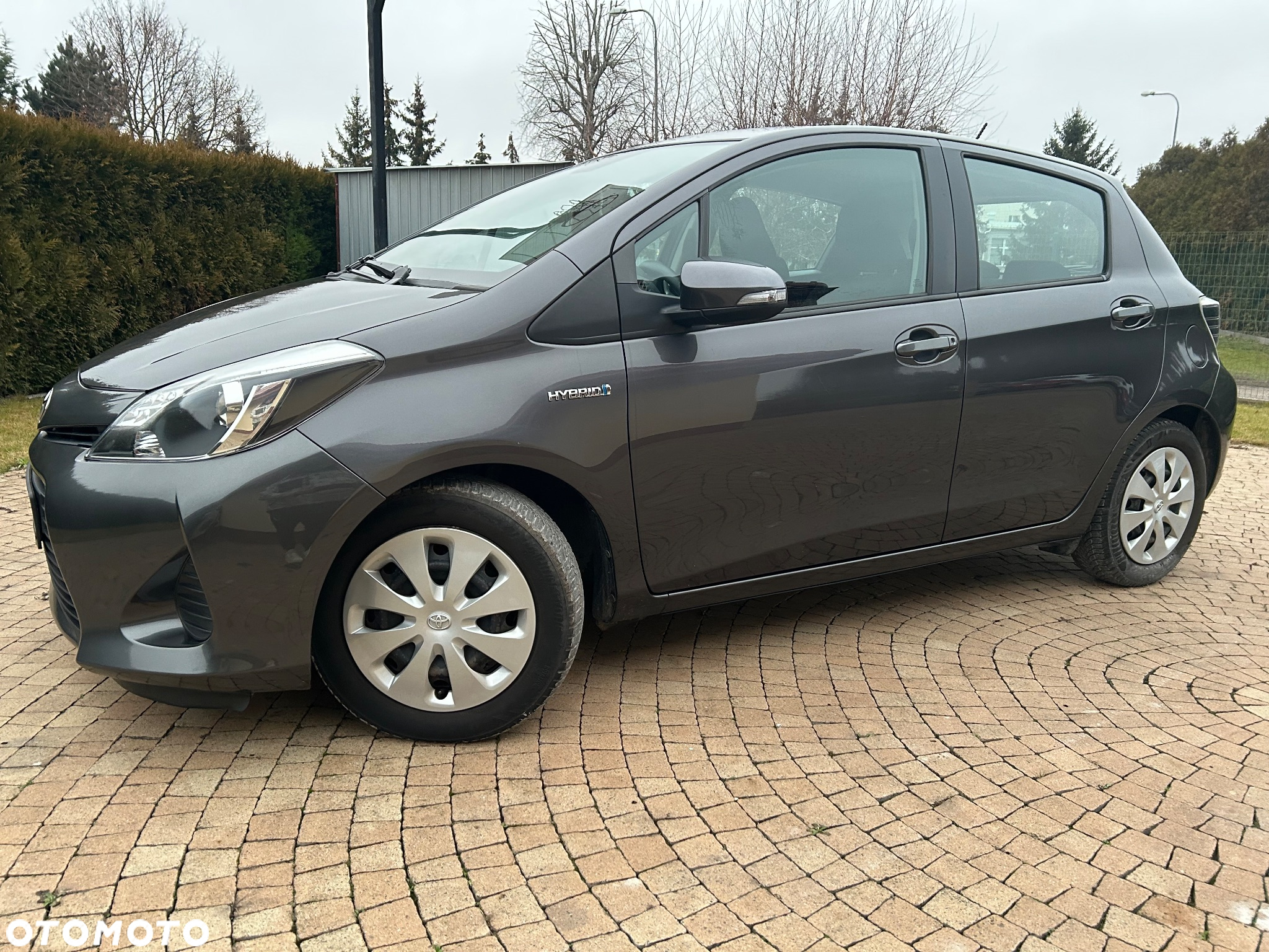 Toyota Yaris Hybrid 100 Active - 26