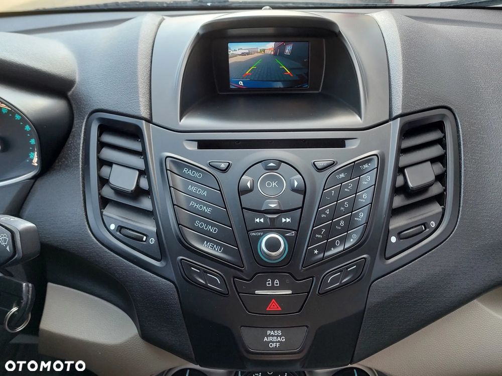 Ford Fiesta - 24