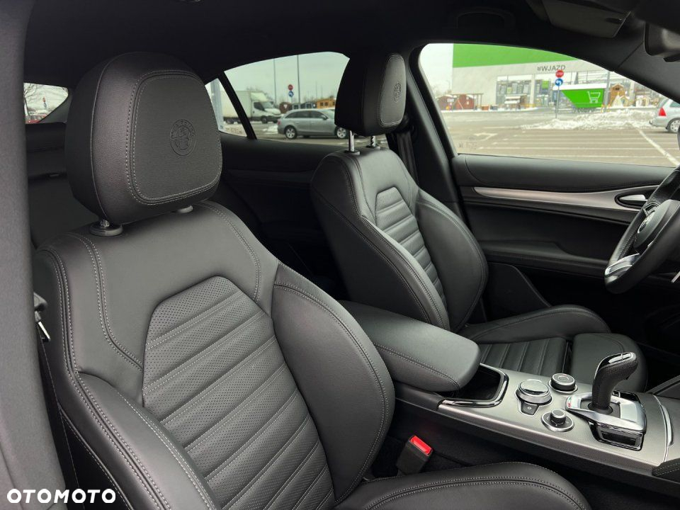 Alfa Romeo Stelvio - 12