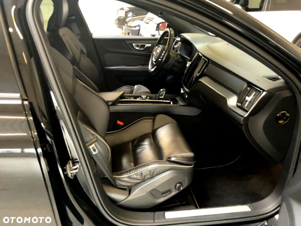 Volvo V60 B4 D R-Design - 10