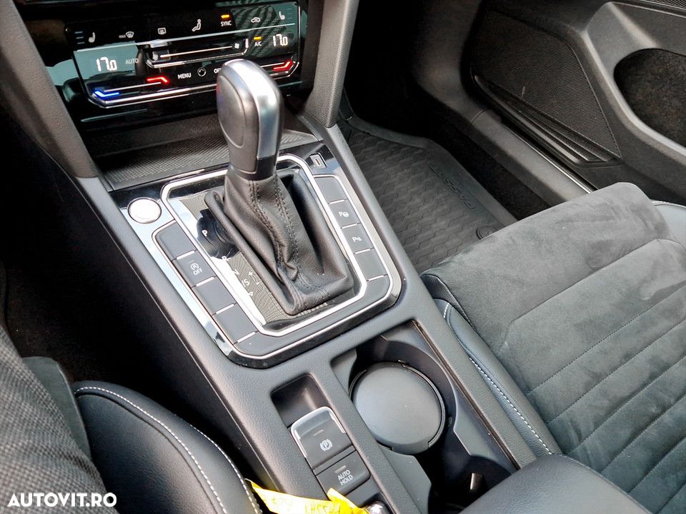 Volkswagen Passat 1.5 TSI ACT DSG Highline - 19