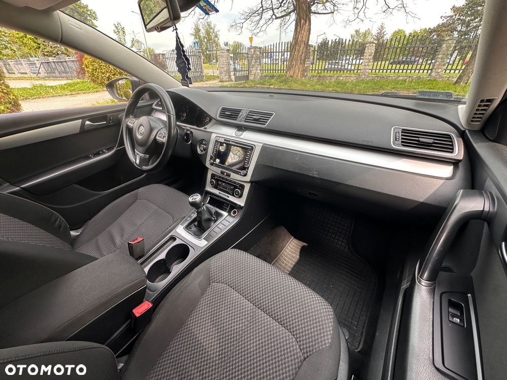 Volkswagen Passat 2.0 Blue TDI SCR Comfortline - 29