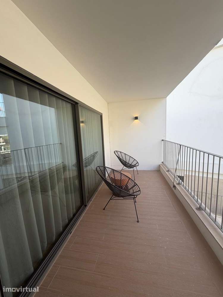 T1 Novo com piscina, garagem e acessibilidade - Grande imagem: 2/8