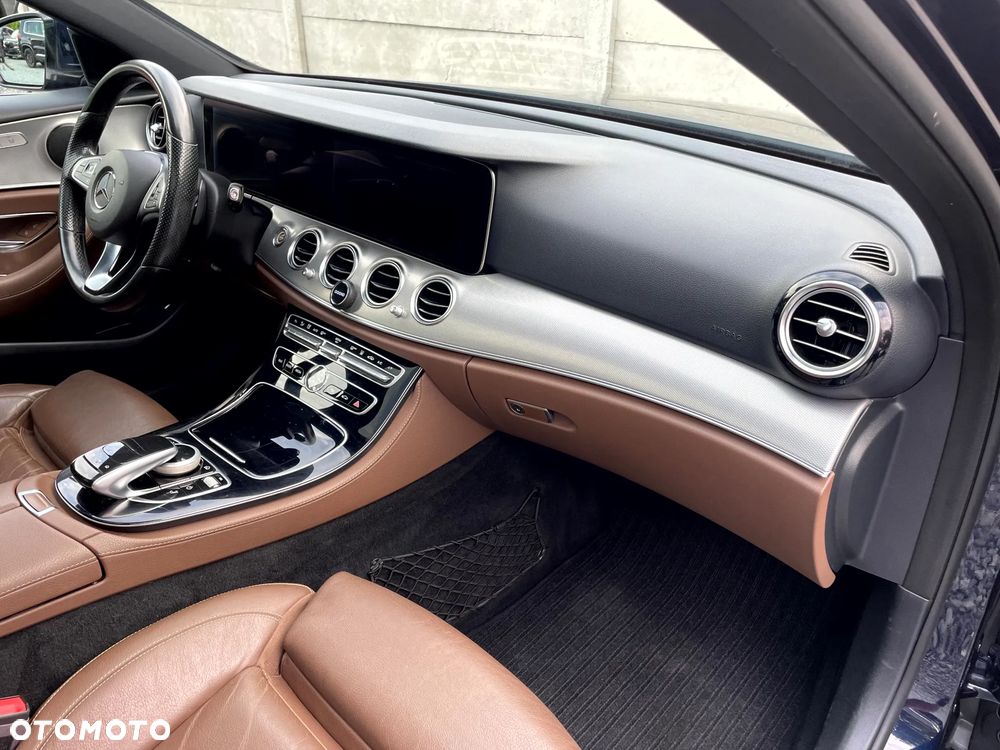 Mercedes-Benz Klasa E 220 d 4Matic 9G-TRONIC Avantgarde - 31