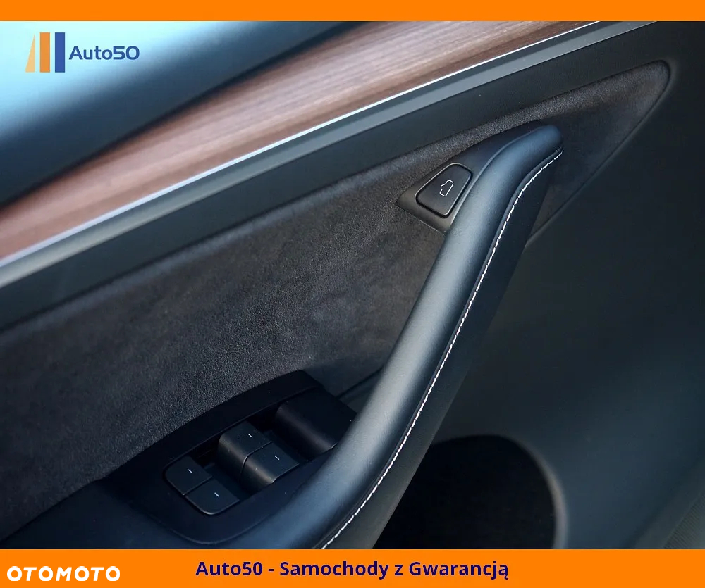 Tesla Y Long Range AWD - 31