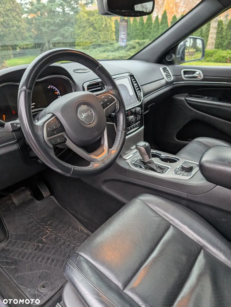 Jeep Grand Cherokee - 26