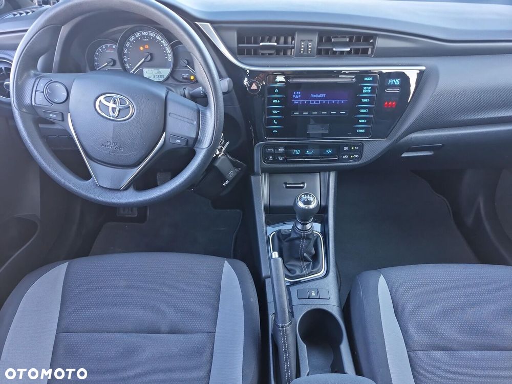 Toyota Auris - 11