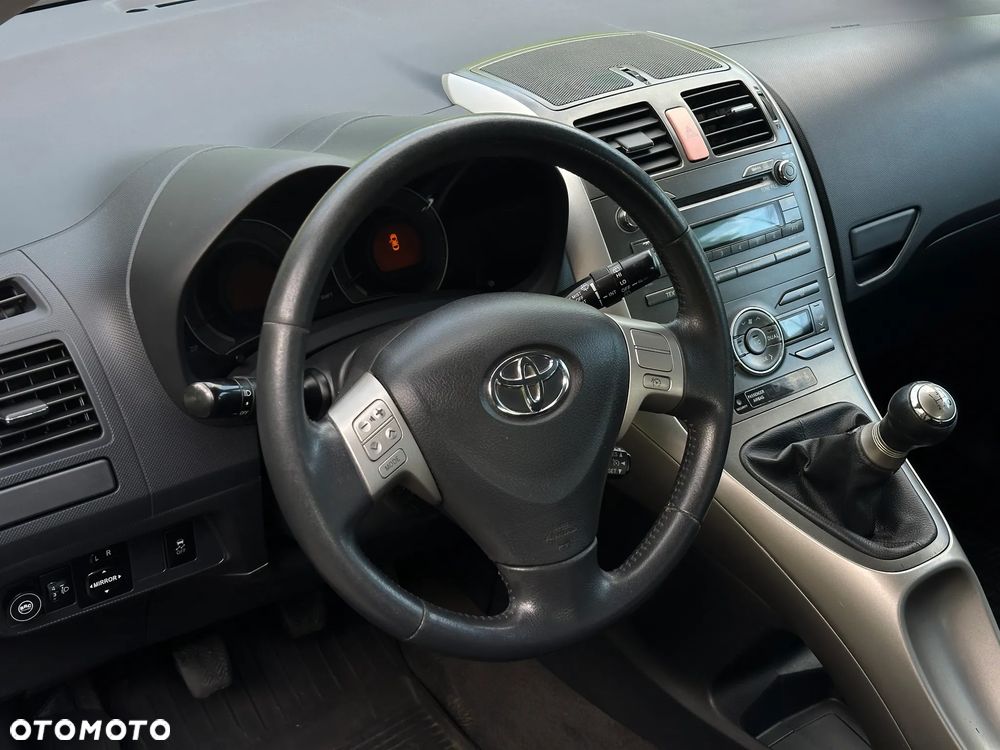 Toyota Auris 1.6 VVT-i Executive - 12