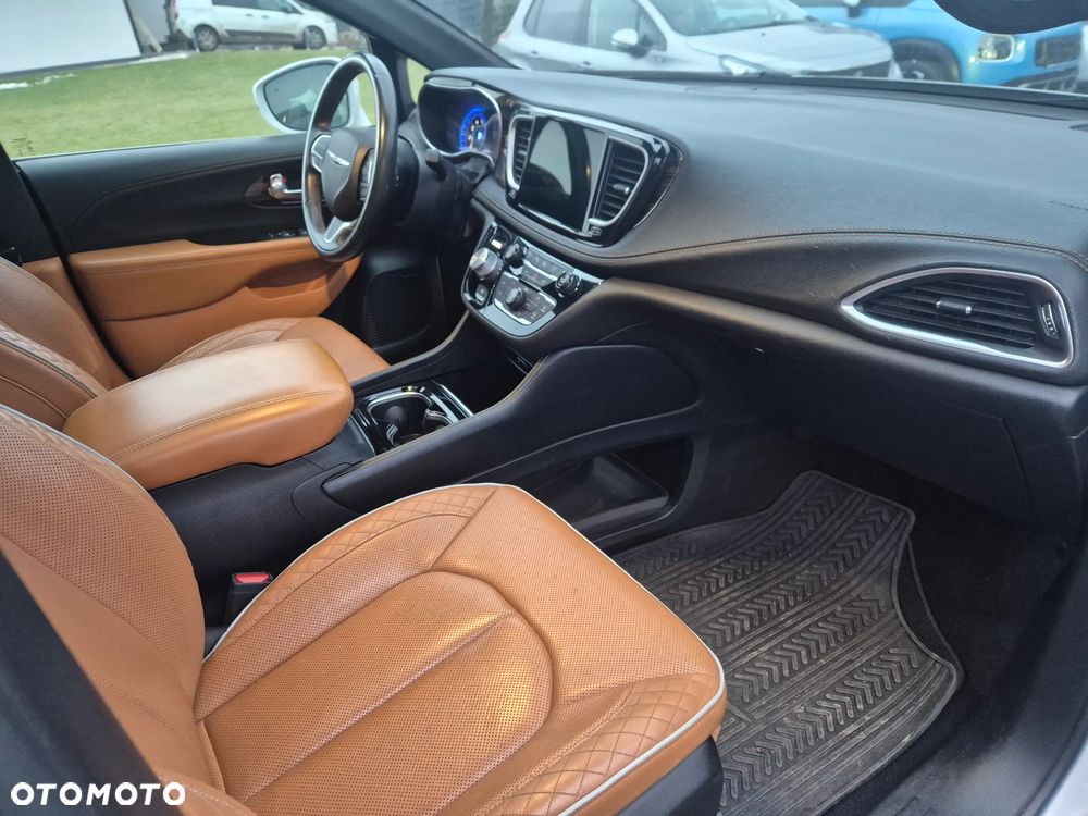 Chrysler Pacifica - 23