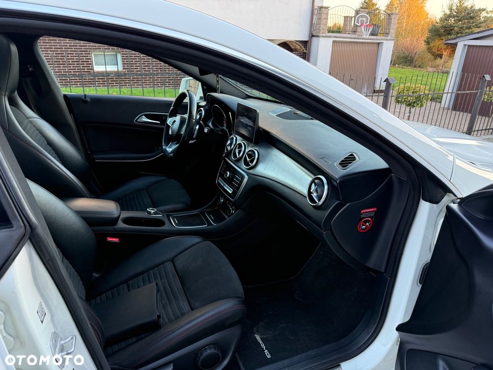 Mercedes-Benz CLA 220 4-Matic AMG Line - 14