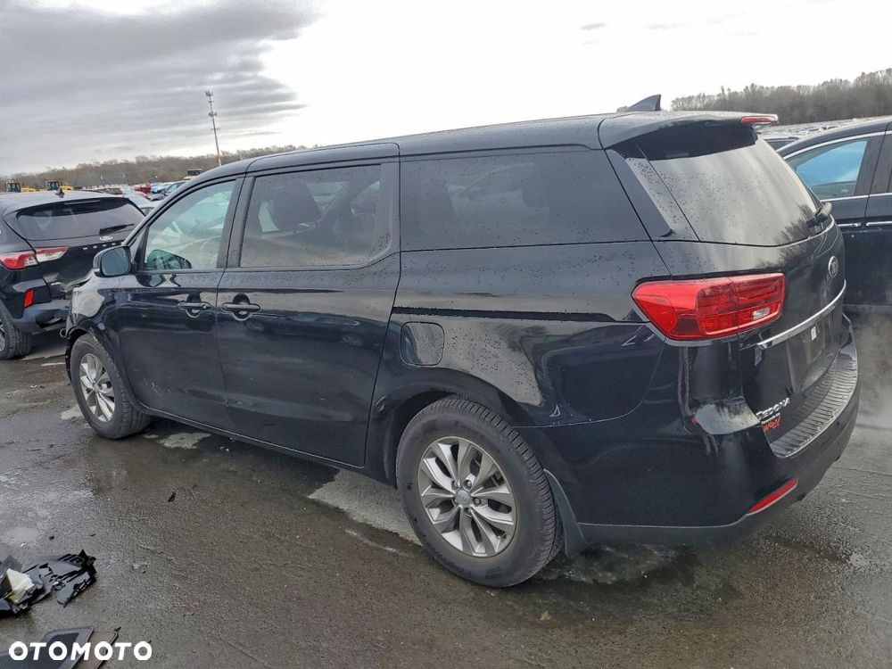 Kia Sedona - 3