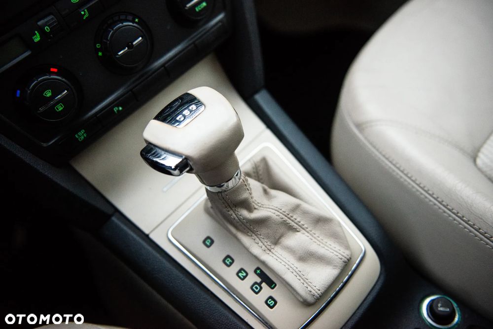 Skoda Octavia 1.9 TDI DSG Elegance - 32